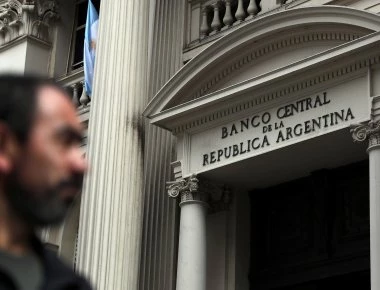 Στα πρόθυρα κατάρρευσης η Αργεντινή: Ζητά να μπει το ΔΝΤ πιο γρήγορα